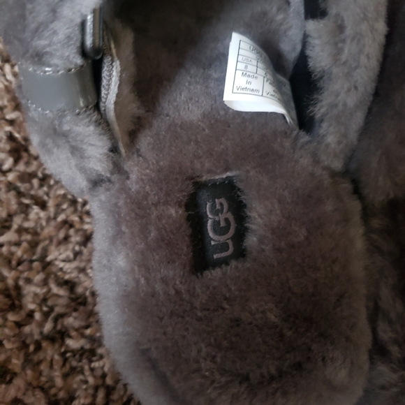 Ugg fuzzy slippers - Picture 5 of 8